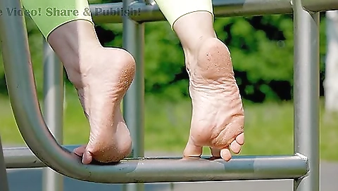 Pretty Soft Girls Soles Captured Outside Pretty Soft Girls Soles Captured Outside