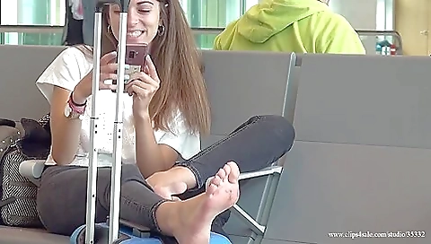 Barefoot All-natural Brunette Spotted On The Airport Resting Her Barefoot All-natural Brunette Spotted On The Airport Resting Her